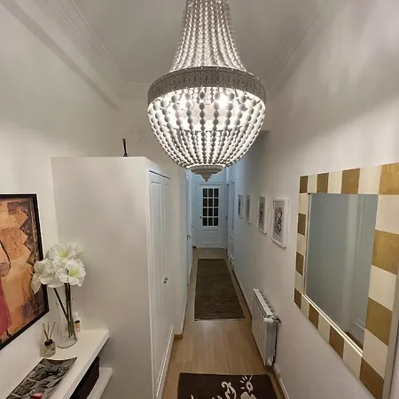 Amplio Y Centrico Piso Con Patio.