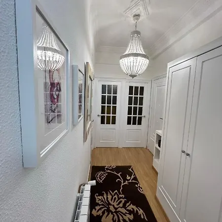 Apartamento Amplio Y Céntrico Piso Con Patio.