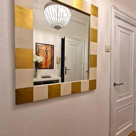 Amplio Y Centrico Piso Con Patio. *