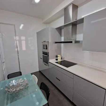 Amplio Y Centrico Piso Con Patio. A Coruna