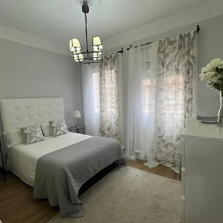 Amplio Y Centrico Piso Con Patio. Apartment A Coruna