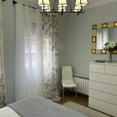 Amplio Y Centrico Piso Con Patio. *