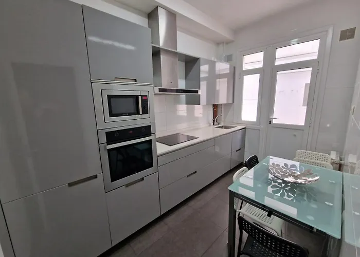 Lägenhet Amplio Y Centrico Piso Con Patio. A Coruña