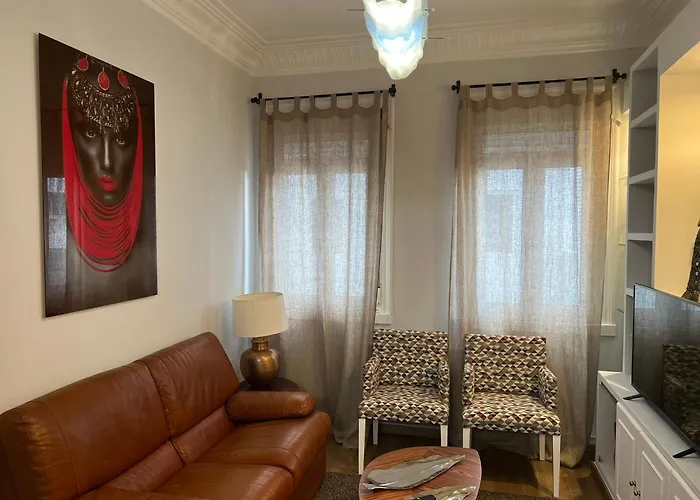 Lägenhet Amplio Y Centrico Piso Con Patio. A Coruña